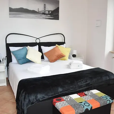 Apartment In Certosa Pigneto - Parcheggio Privato Incluso *
